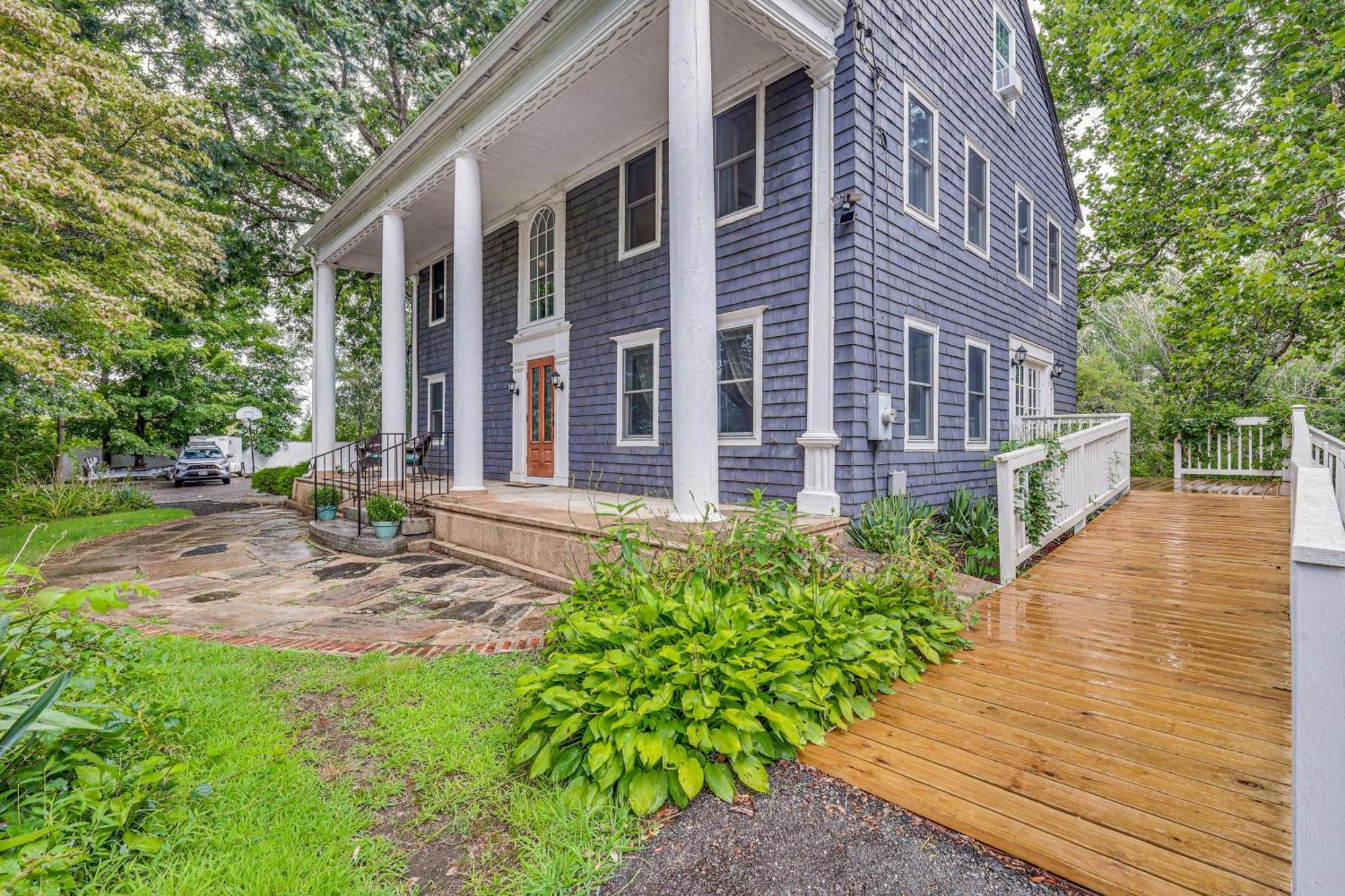Quintessential New England Home With Patio And Grill! Putnam Zewnętrze zdjęcie