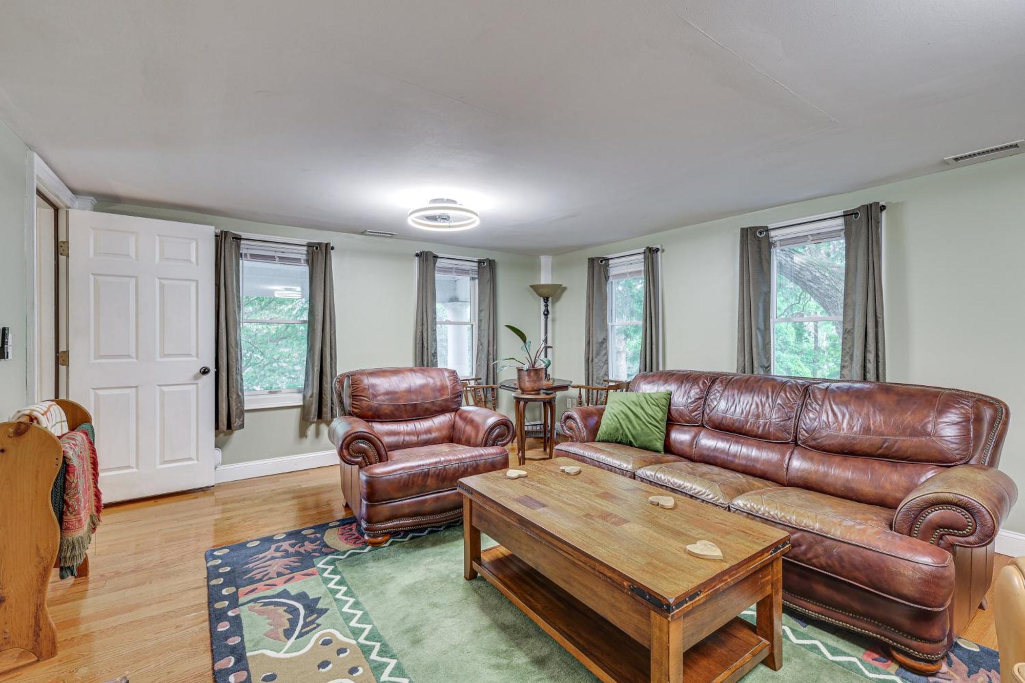 Quintessential New England Home With Patio And Grill! Putnam Zewnętrze zdjęcie
