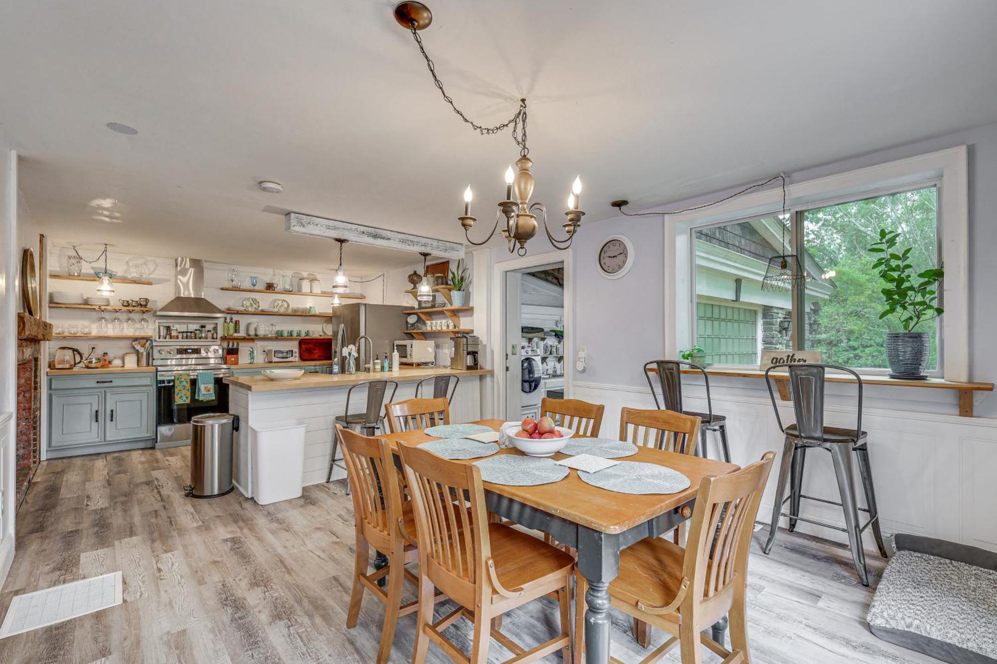 Quintessential New England Home With Patio And Grill! Putnam Zewnętrze zdjęcie