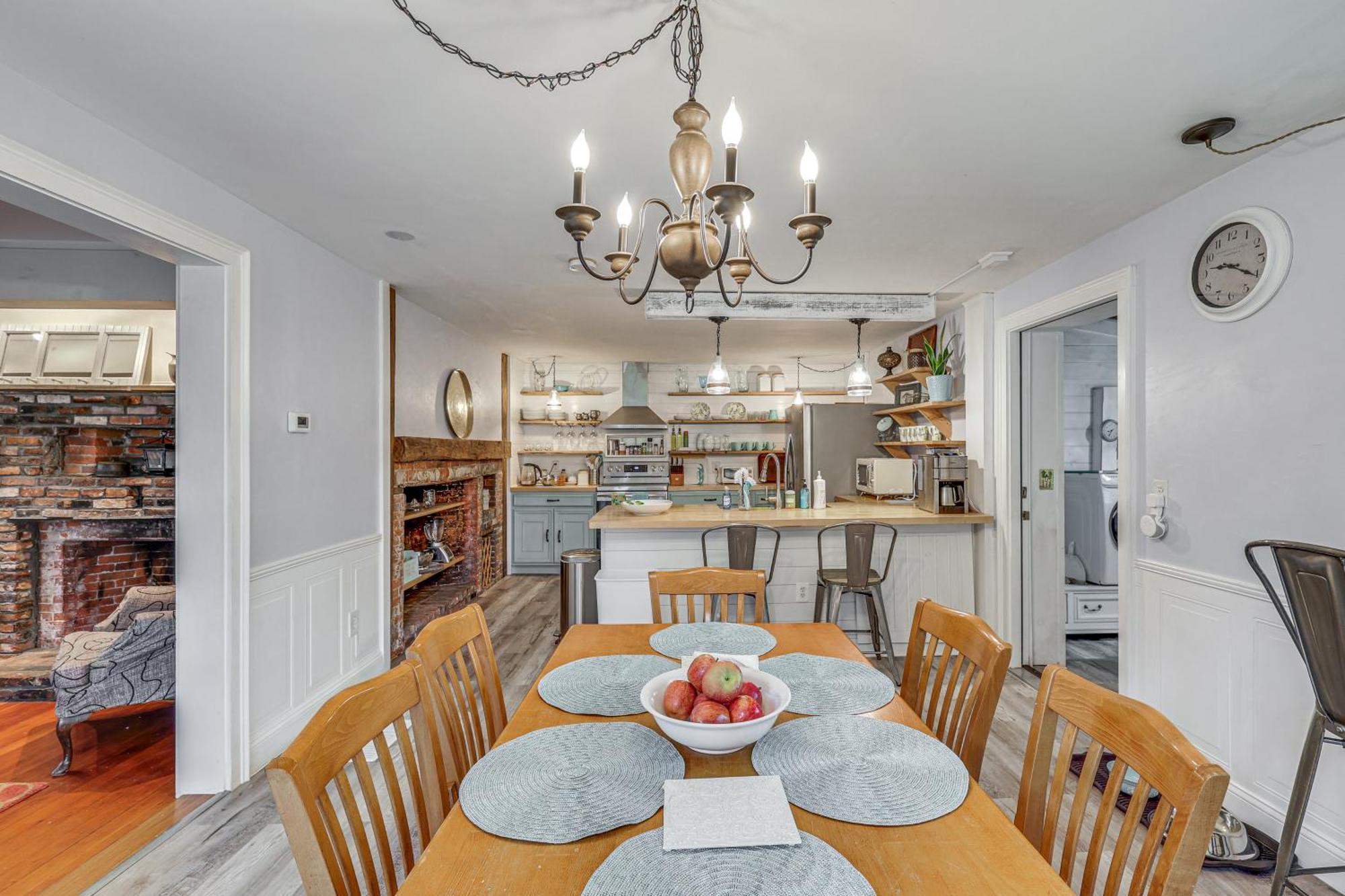 Quintessential New England Home With Patio And Grill! Putnam Zewnętrze zdjęcie