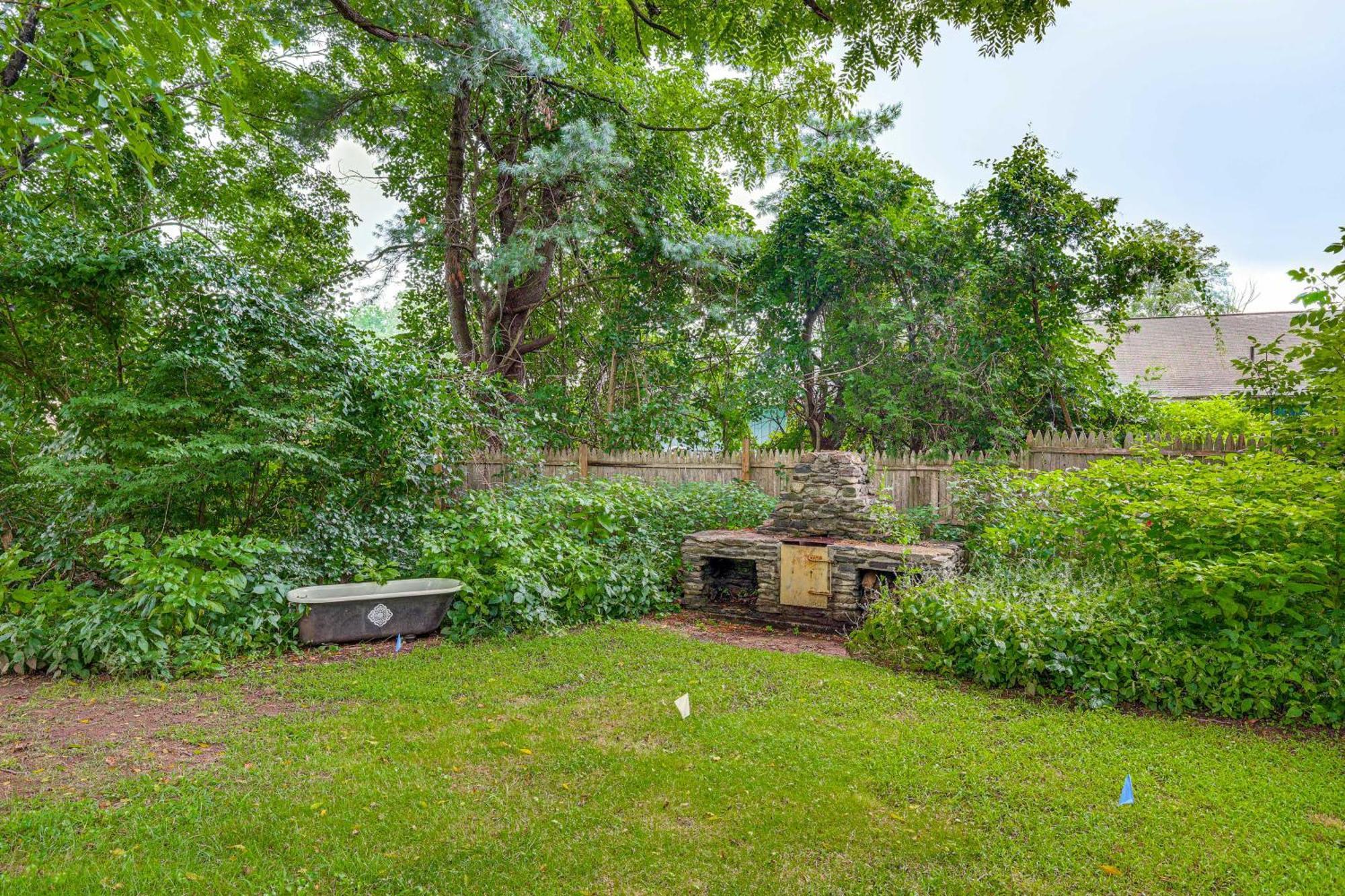 Quintessential New England Home With Patio And Grill! Putnam Zewnętrze zdjęcie