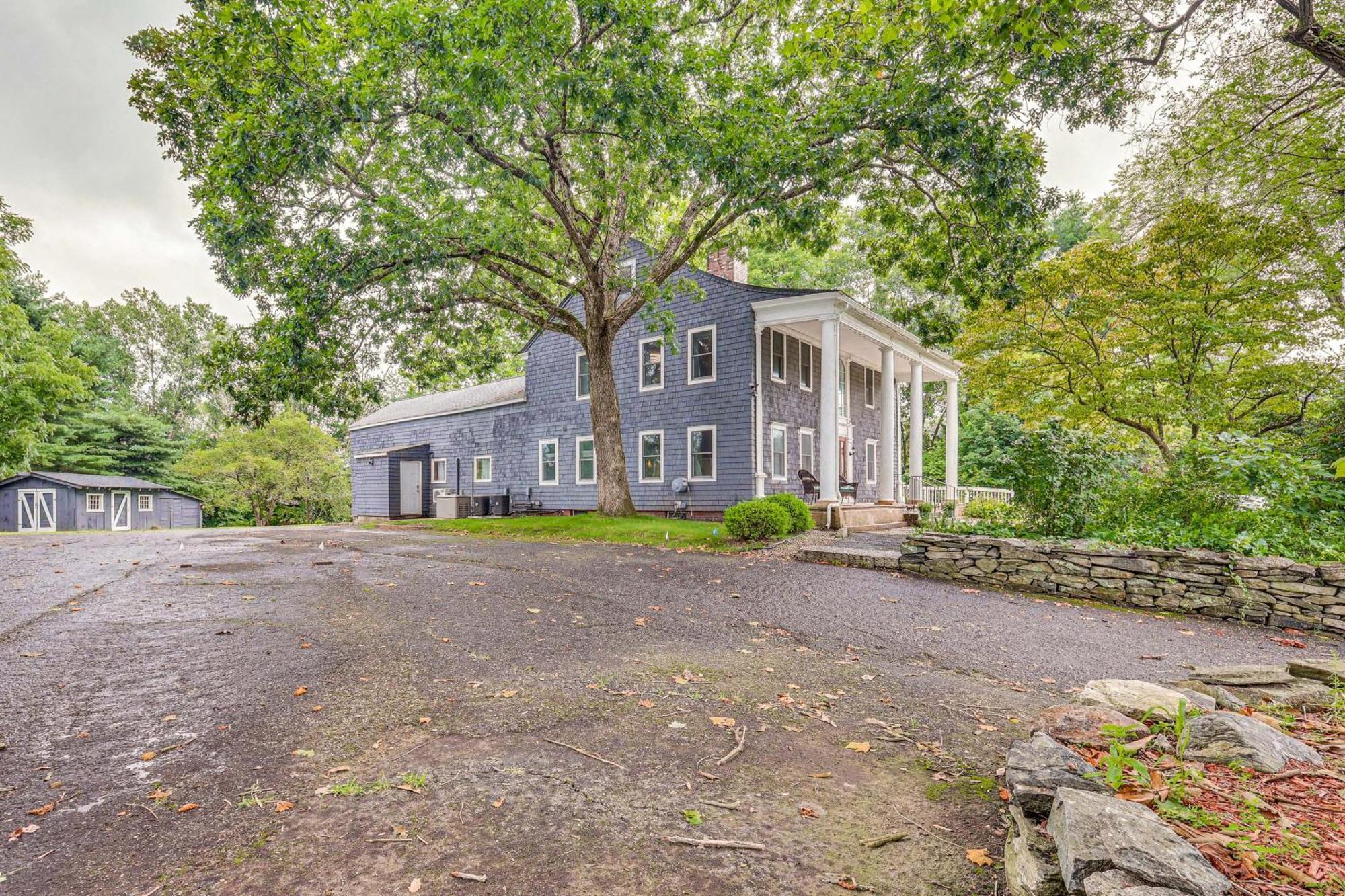 Quintessential New England Home With Patio And Grill! Putnam Zewnętrze zdjęcie