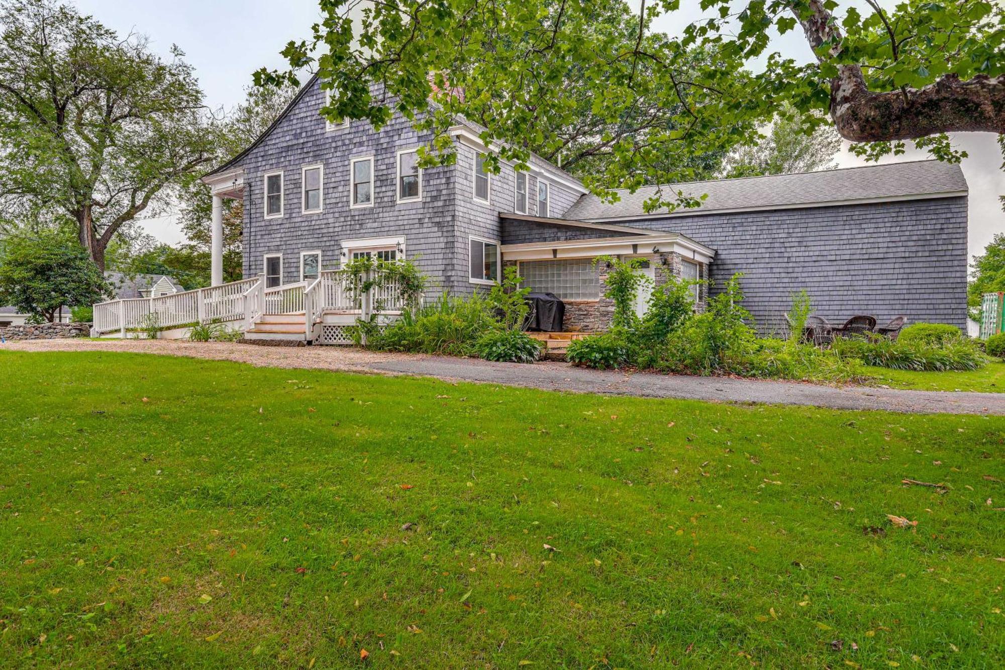 Quintessential New England Home With Patio And Grill! Putnam Zewnętrze zdjęcie